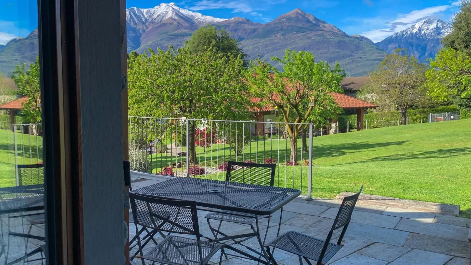 La Roggia - Lake Como Heritage Home In Molino Maufet Watermill - Patio On The Garden 科利科 度假居